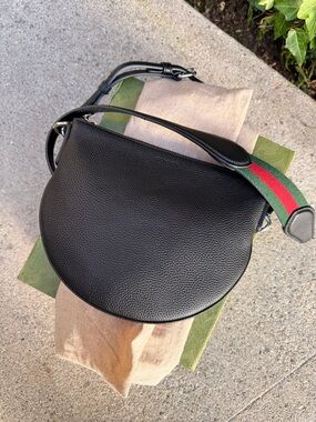 Gucci B Small Grained Leather Crossbody Shoulder Bag W/ Strap NWB